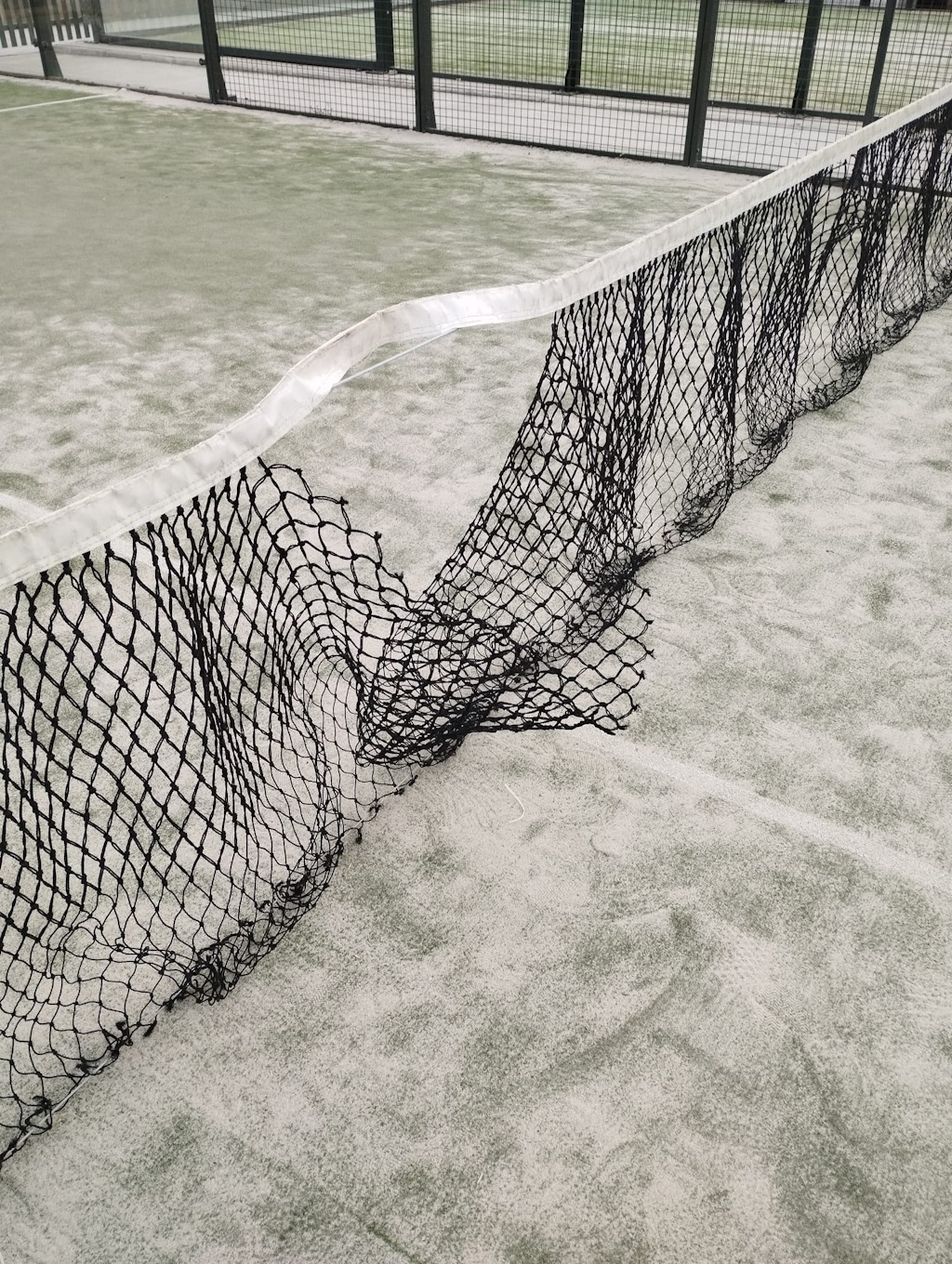 Vandalismo en pista de padel 1